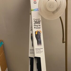 Plugmold 360° Plug-In Power Strip 6 outlets, swivel plug in 43”